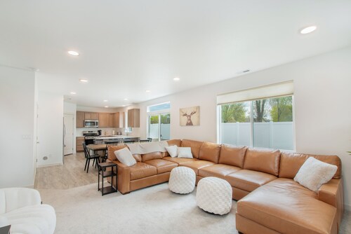 Spacious 5-bedroom home in Prime Central Location