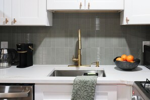 Fridge, oven, stovetop, dishwasher