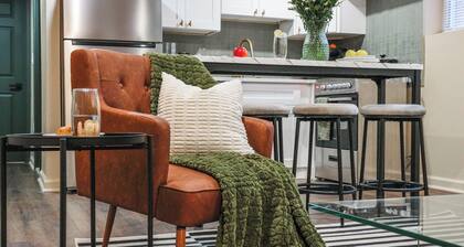 Hushaven Spa Bath, Step Free + Private Parking + Sofa Bed + Easy City Access