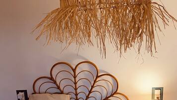 4 makuuhuonetta, työpöytä, Wi-Fi, vuodevaatteet