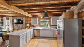 Frigorífic, microones, forn i placa de cuina