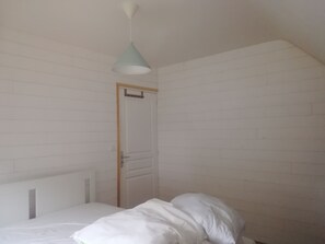 4 soverom, strykejern/-brett, reiseseng for barn og wi-fi