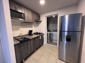 Microwave, coffee/tea maker, blender, cookware/dishes/utensils - Nice, cozy, familiar and centrally located apartment (San Pedro Tlaquepaque)
