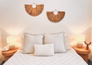 4 bedrooms, iron/ironing board, WiFi, bed sheets