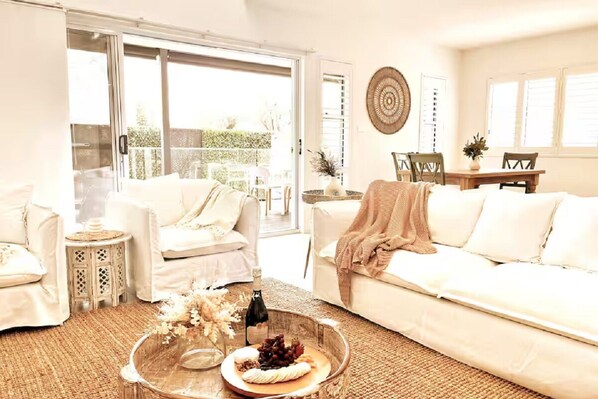 TV - Nest - Hot tub - 200m to Wanda Beach (Soldiers Point)