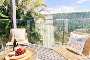 Terrace/patio - Nest - Hot tub - 200m to Wanda Beach (Soldiers Point)