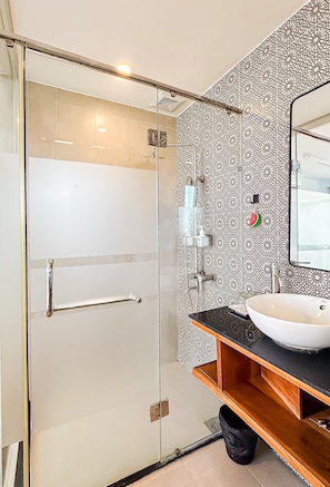 Shower, towels