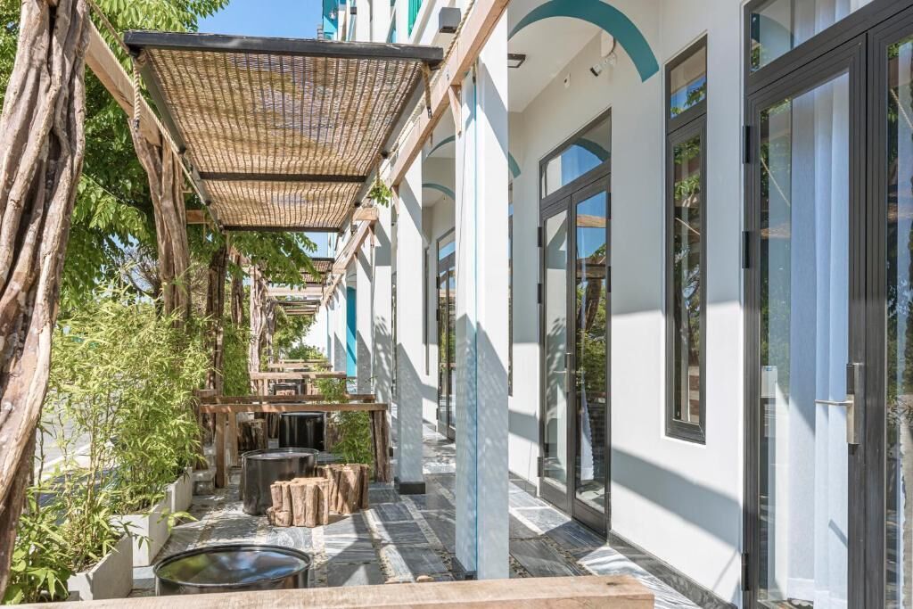 Family Room, Multiple Beds, Patio | Desk, soundproofing, free WiFi