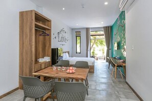 Junior suite, 2 queensize bedden | Een bureau, geluiddichte muren, gratis wifi