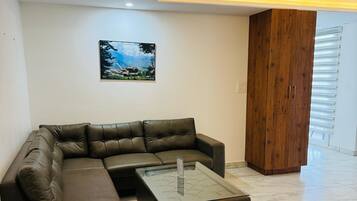 ๋ญ์
๋ฆฌ๋ฃธ, ๋ฐ์ฝ๋, ์ฐ ์ ๋ง | ๊ฑฐ์ค ๊ณต๊ฐ