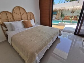 3 bedrooms, iron/ironing board, travel cot, WiFi - Chic tropical villa in the heart of Seminyak (SEMINYAK)