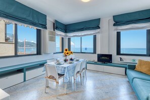 Departamento familiar, varias habitaciones, 2 baños (Front Beach Magic Sea - Sea Front) | Restaurantes