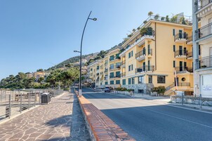 Apartamento familiar, varias habitaciones, 2 baños (Front Beach Magic Sea - Sea Front) | Exterior