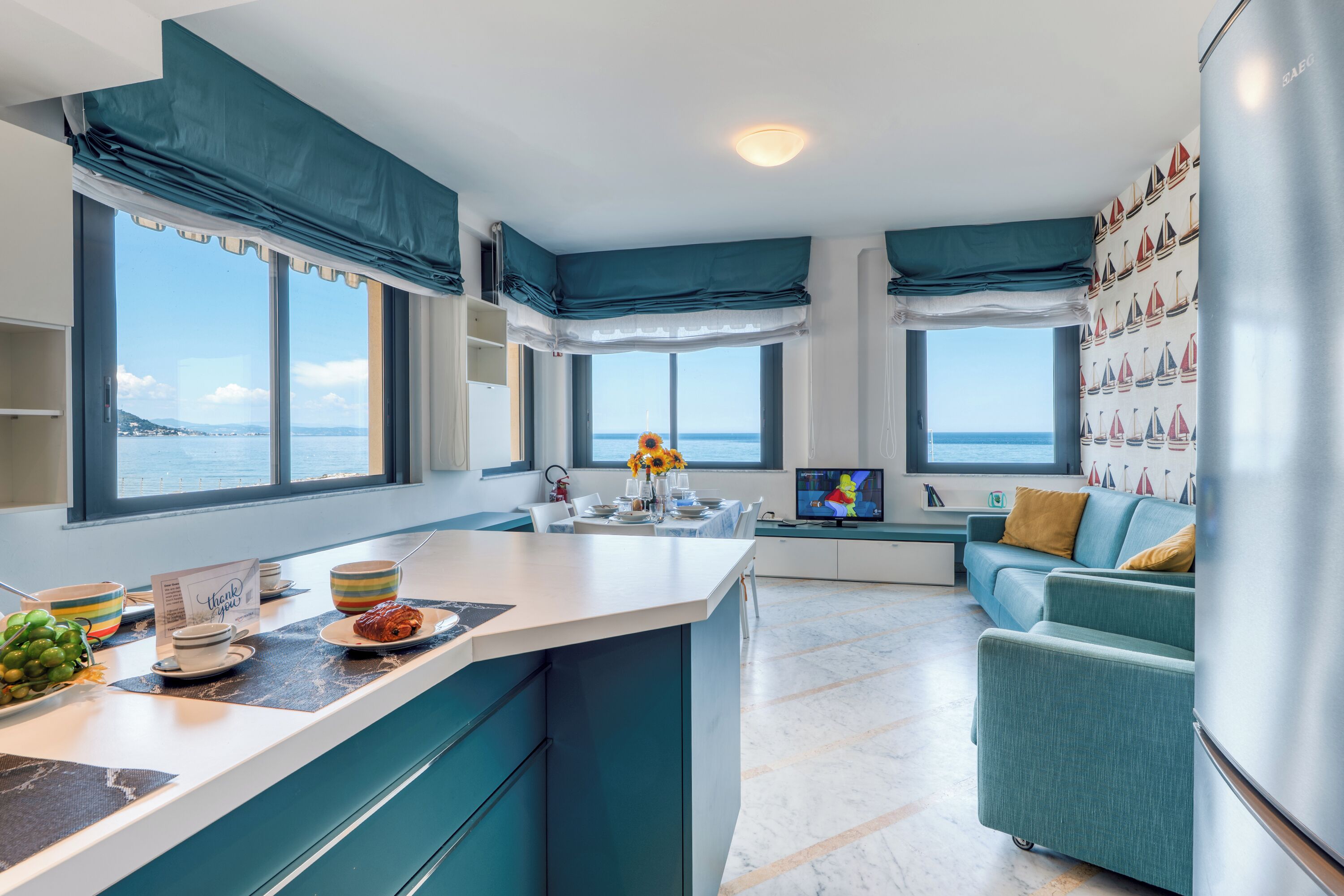 Appartement Familial, plusieurs chambres, 2 salles de bains (Front Beach Magic Sea - Sea Front) | Restauration