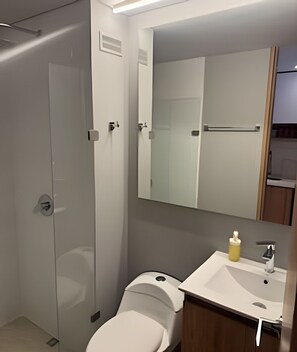 Shower, hair dryer, towels, soap - Vivo52 (Bogotá)