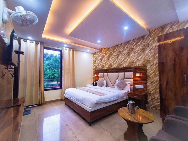 ห้องดีลักซ์ดับเบิล | โต๊ะทำงาน, พื้นที่ทำงานแบบใช้แล็ปท็อป, Wi-Fi ฟรี