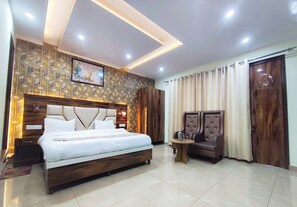 ห้องดีลักซ์ดับเบิล | โต๊ะทำงาน, พื้นที่ทำงานแบบใช้แล็ปท็อป, Wi-Fi ฟรี