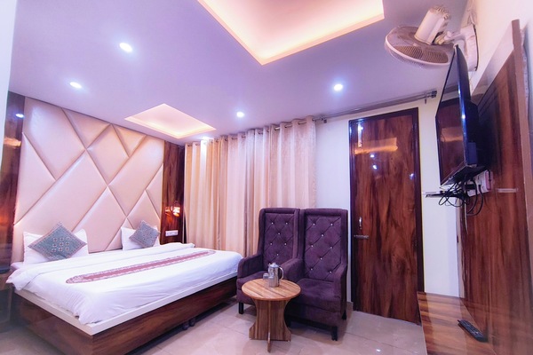 Superior Double Room, Balcony | Desk, laptop workspace, free WiFi