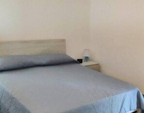 2 chambres, fer et planche Ă repasser, Wi-Fi, draps fournis