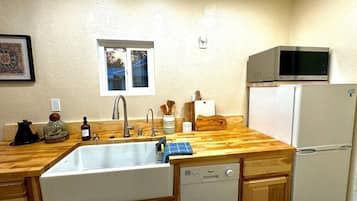 Kühlschrank, Mikrowelle, Geschirrspüler