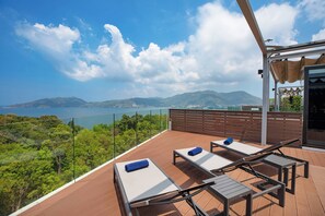 Rooftop terrace - Ocean Views BluePoint 3BR Apartment 8-11 (Patong)