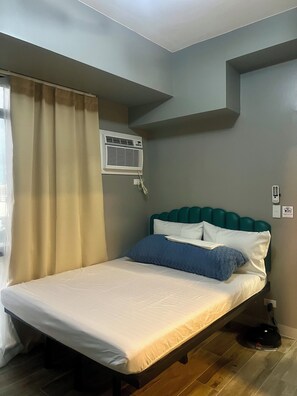 1 bedroom, iron/ironing board, WiFi - 1BR Executive Suite Gentry Manor near OKADA Manila by JMS (Parañaque)