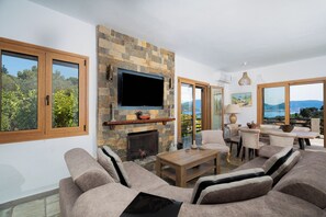 Smart-tv en een open haard