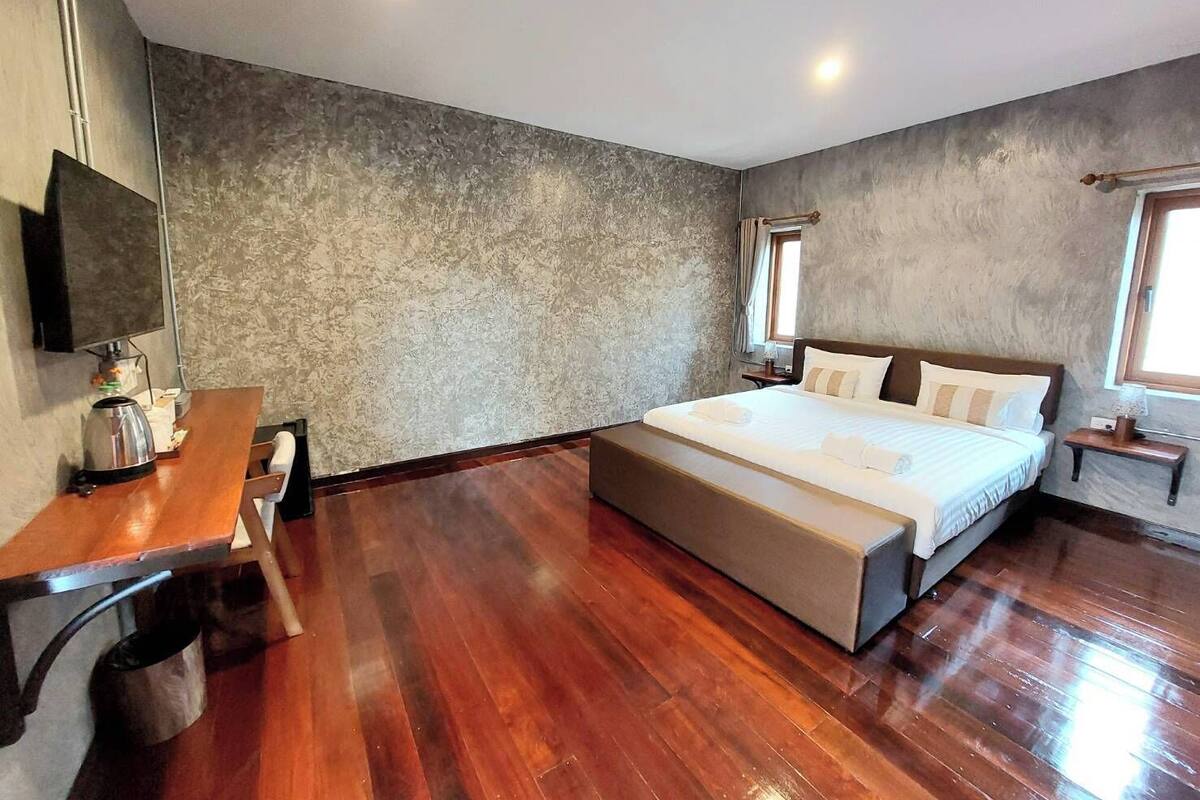 Superior Double Room | Iron/ironing board (on request), WiFi (free), bed sheets