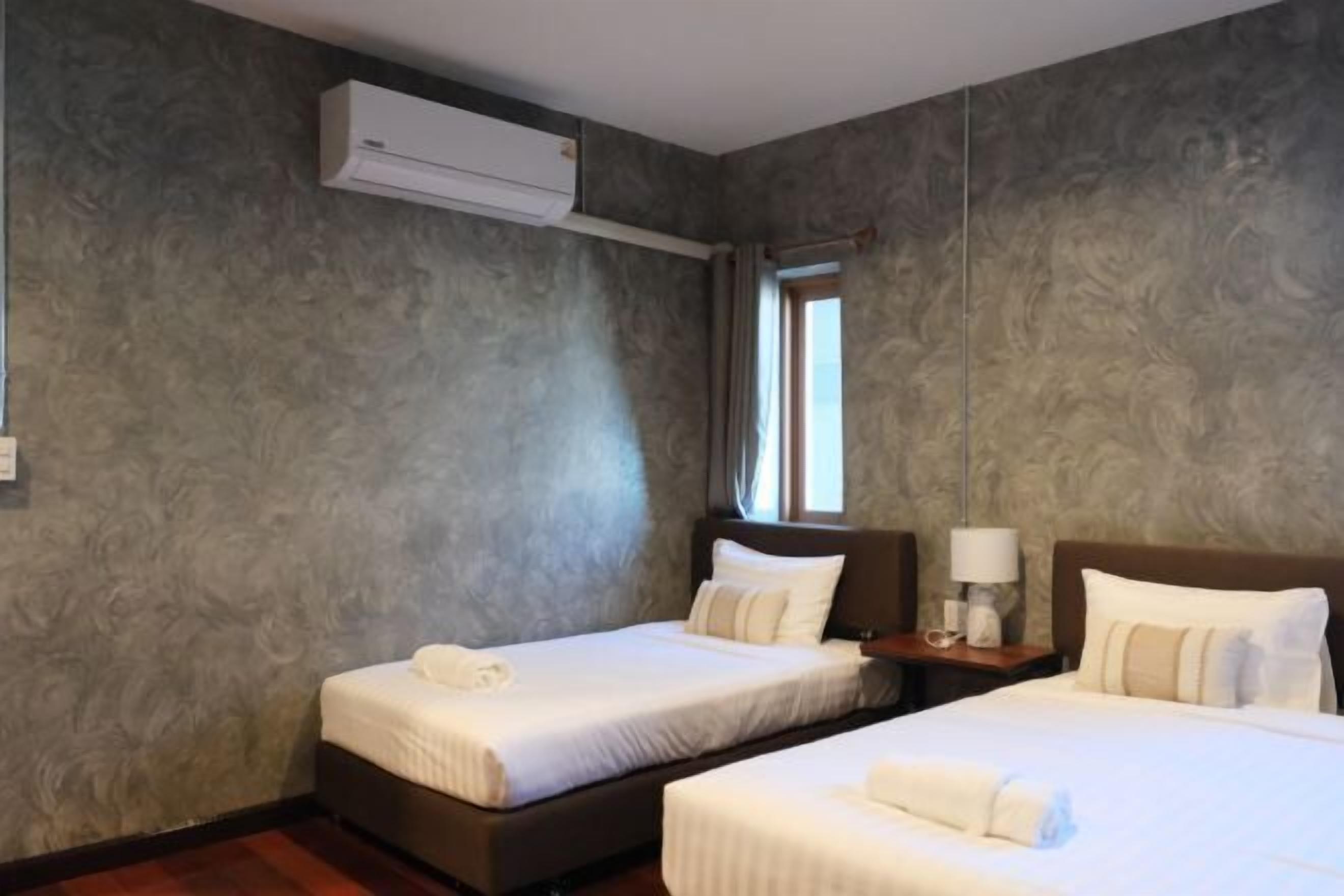 Silitysrauta/-lauta, ilmainen Wi-Fi, vuodevaatteet