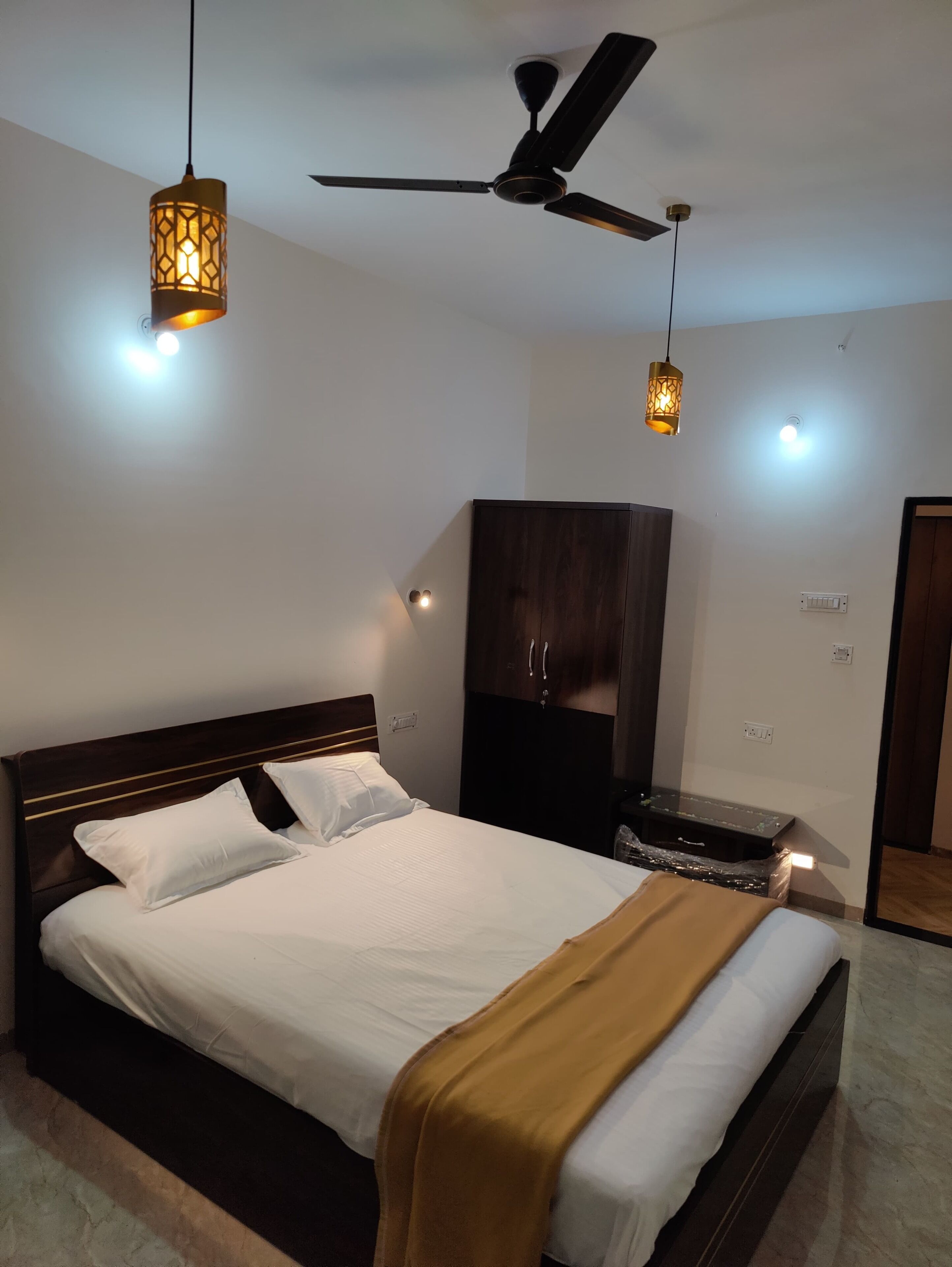 Habitación individual Deluxe, vista a la ciudad | Escritorio y espacio para trabajar con laptop 