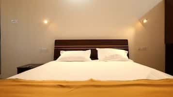 Deluxe Single Room, City View | Desk, laptop workspace