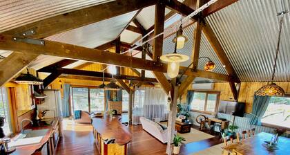 Stunningly built open-plan Studio in natural pastureland setting