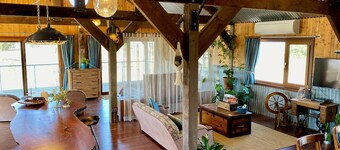 Stunningly built open-plan Studio in natural pastureland setting