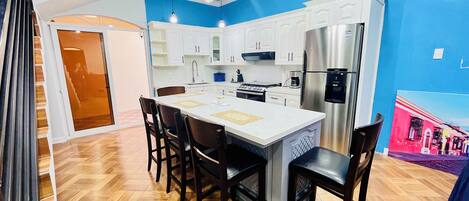 Coffee/tea maker, microwave, oven, stovetop
