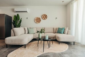 Smart TV - Beachfront 2BR LUX Condo ONE Mambo 11 by Bocobay (Curaçao | Mambo Beach)