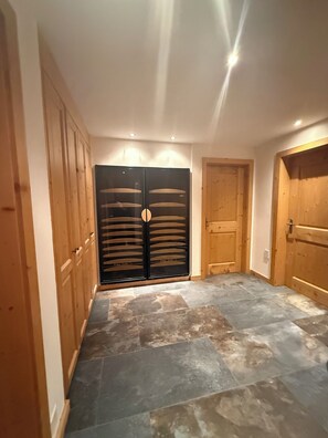 المنشأة من الداخل