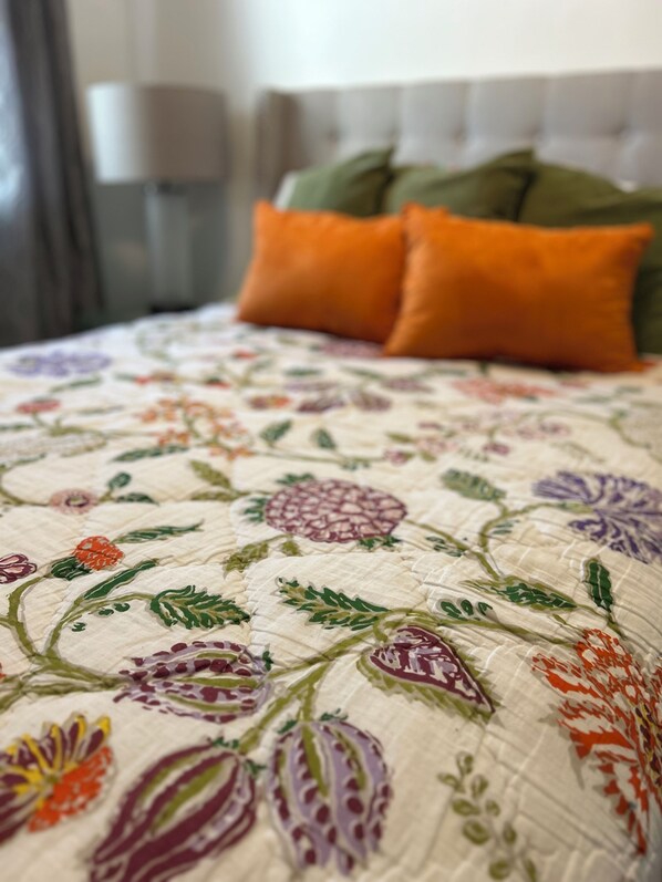 3 habitaciones, tabla de planchar con plancha, wifi y ropa de cama