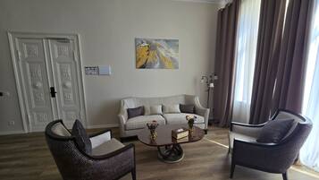 Presidential-Suite, Balkon, Stadtblick | Schreibtisch, kostenloses WLAN