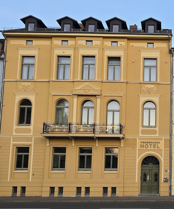 Fachada de la propiedad