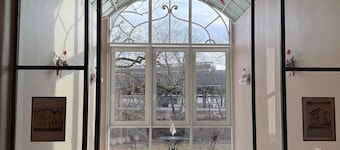 Promenaden Hotel