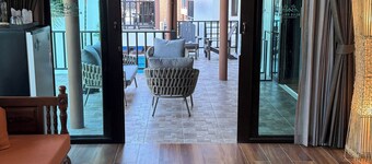 Blue Palm Residence Kata