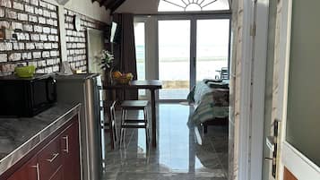 Vil·la Deluxe, 1 llit de matrimoni, vistes a l'oceà | 1 dormitori, minibar, escriptori i wifi gratuïta