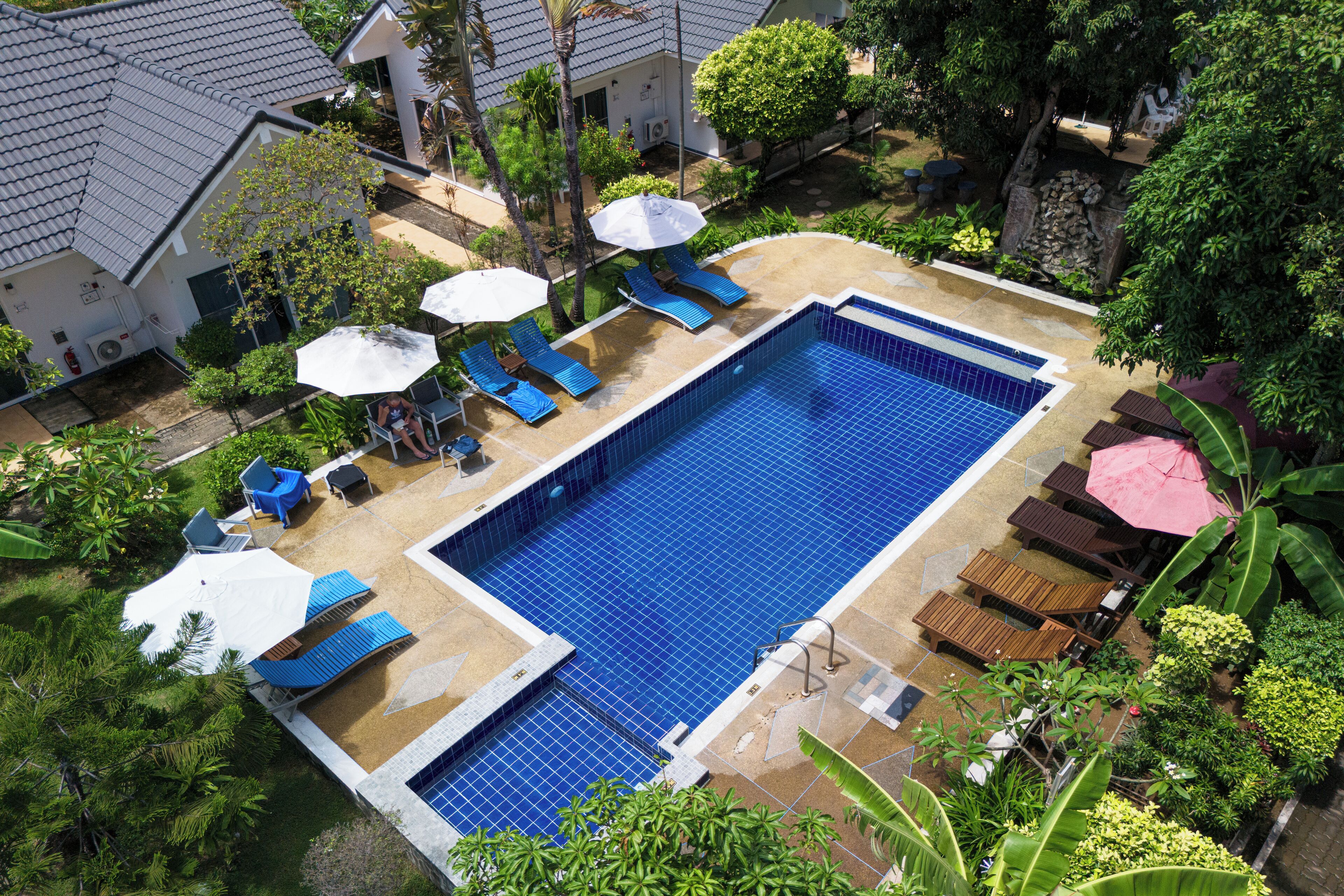 Outdoor pool, open 8:00 AM to 10:00 PM, sun loungers