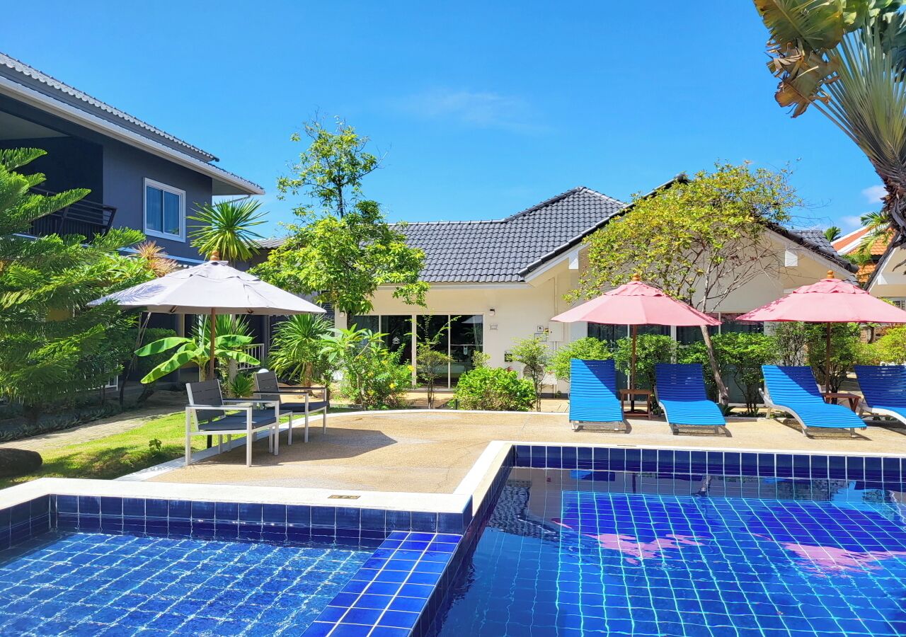 Outdoor pool, open 8:00 AM to 10:00 PM, sun loungers