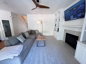 Smart TV, fireplace, stereo