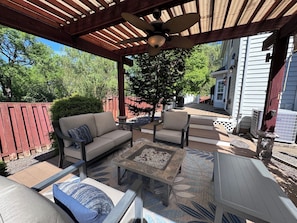 Terrace/patio - Swim Spa + Hot Tub, Private backyard, 6 Bedrooms (Beaverton)