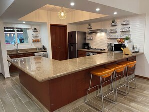 Private kitchen - Poolside Condo, El Tigre. Beautiful (Nuevo Vallarta)