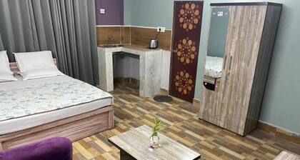 Spacious 9-bedroom building with WiFi, AC in charming Guwahati