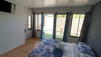 2 bedrooms, in-room safe, desk, iron/ironing board