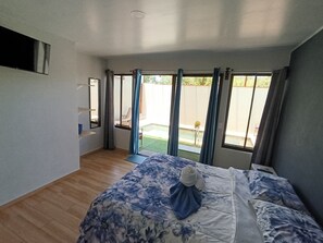 2 Schlafzimmer, Zimmersafe, Schreibtisch, Bügeleisen/Bügelbrett